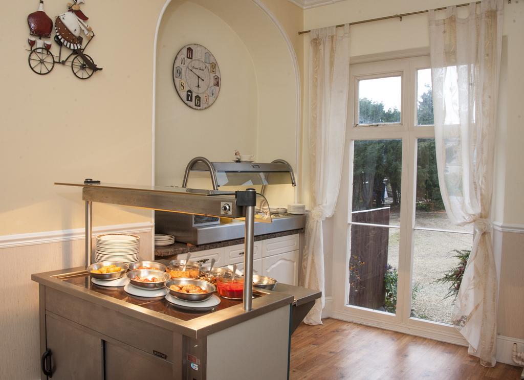 Hilbury Court Hotel Trowbridge Dış mekan fotoğraf