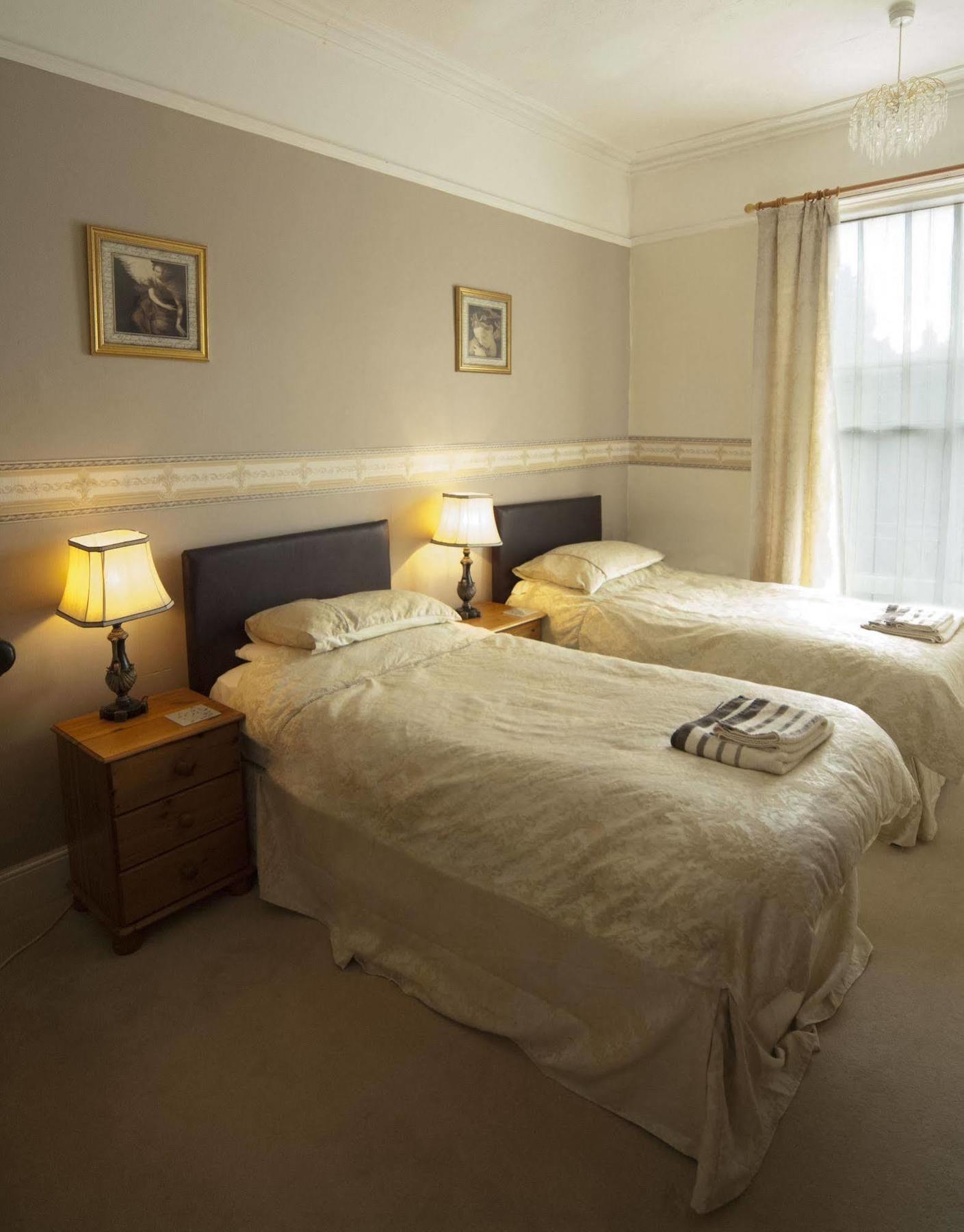 Hilbury Court Hotel Trowbridge Dış mekan fotoğraf