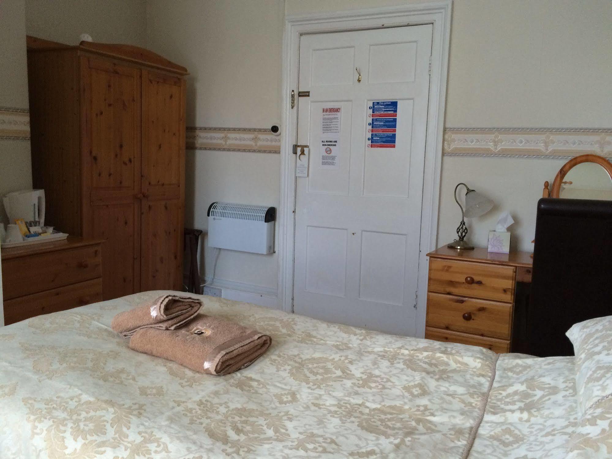 Hilbury Court Hotel Trowbridge Dış mekan fotoğraf