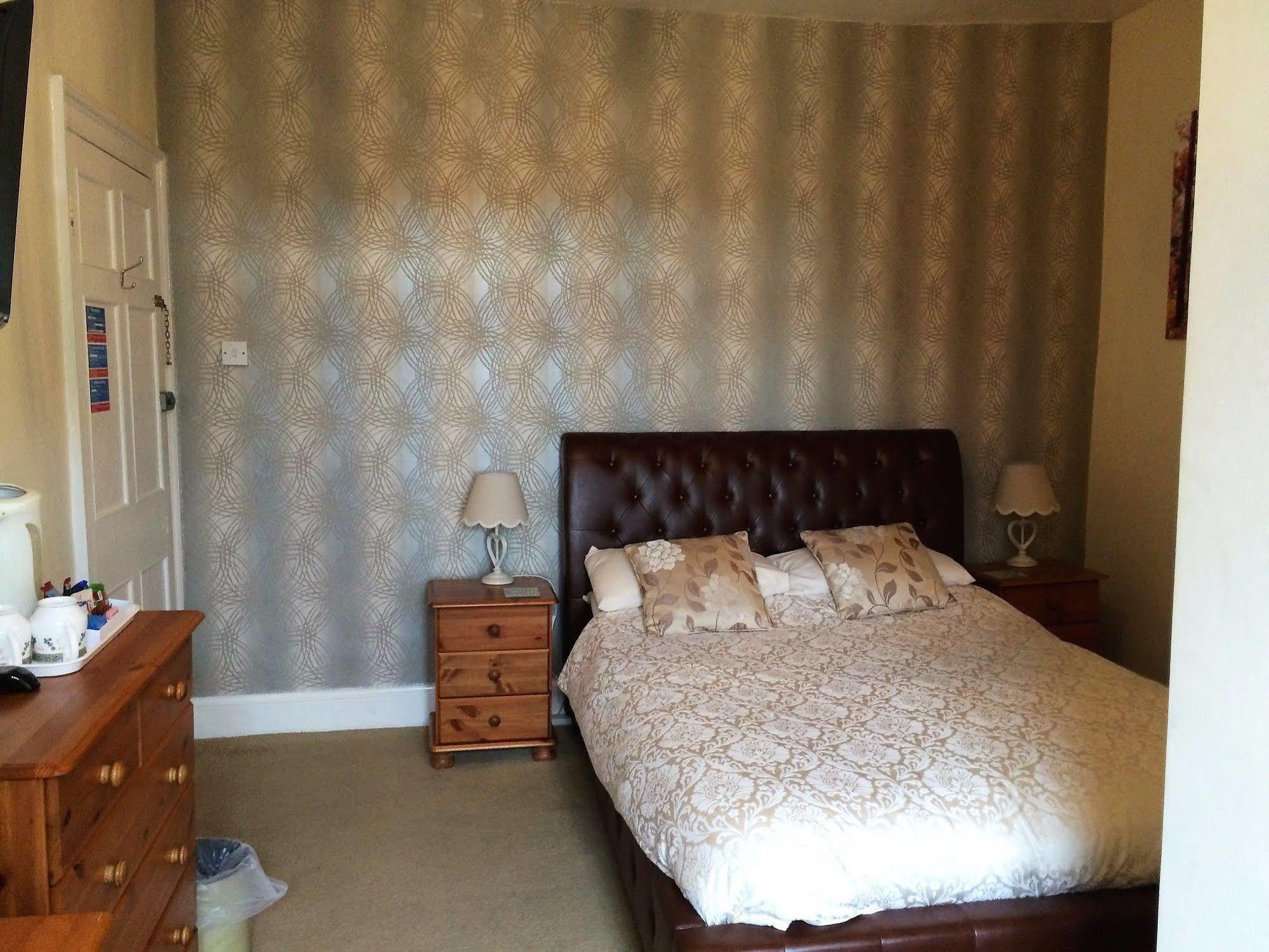Hilbury Court Hotel Trowbridge Dış mekan fotoğraf