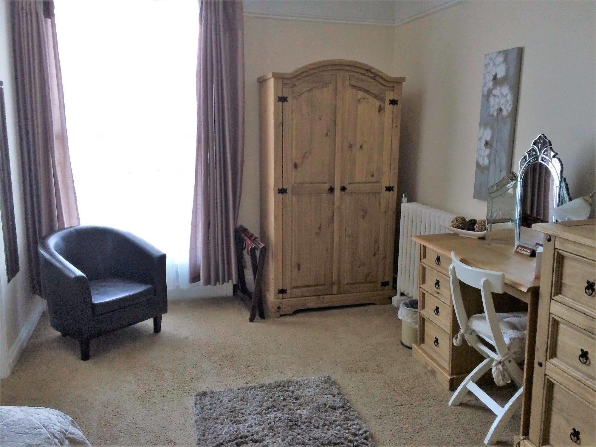 Hilbury Court Hotel Trowbridge Dış mekan fotoğraf