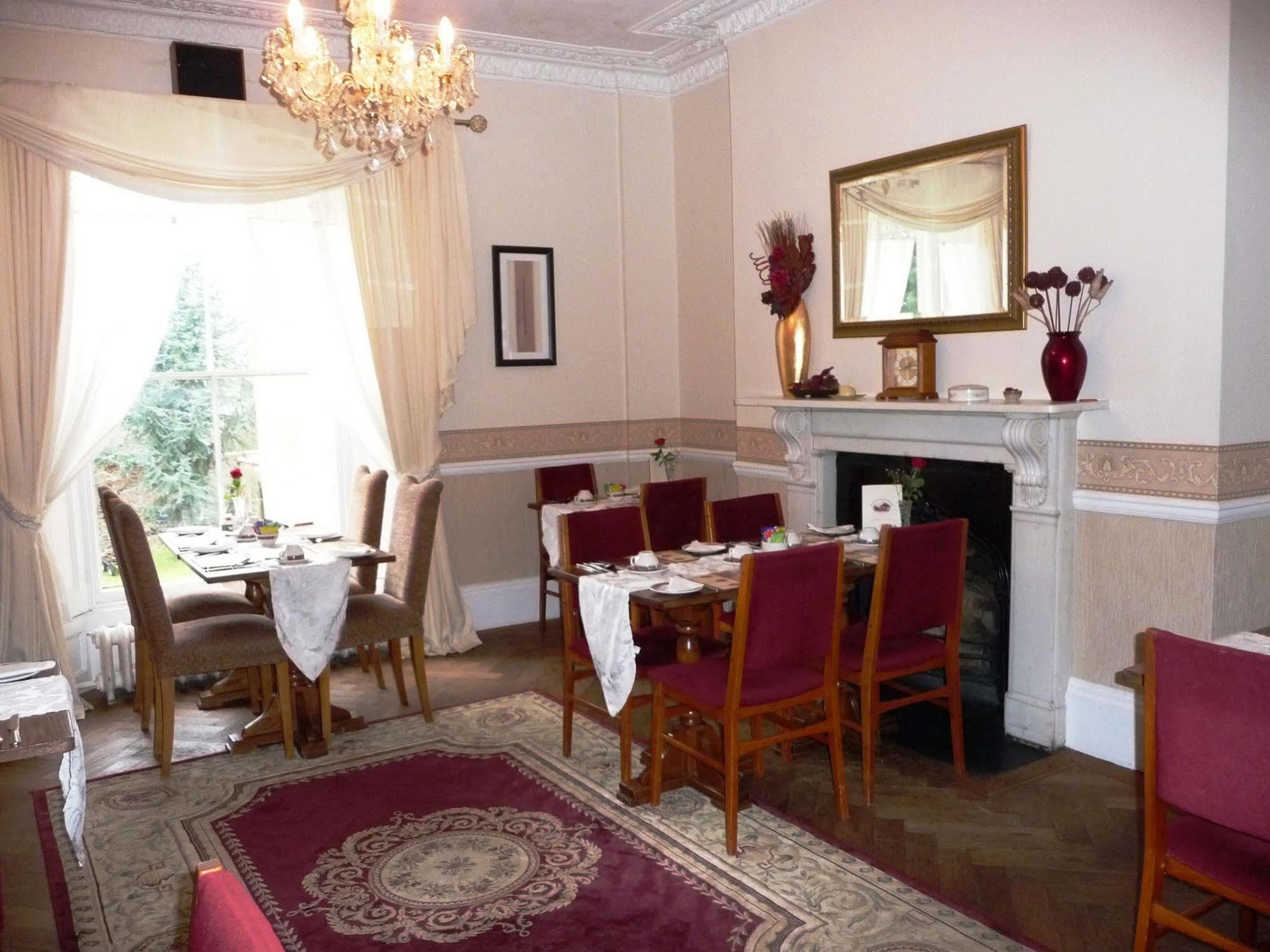 Hilbury Court Hotel Trowbridge Dış mekan fotoğraf